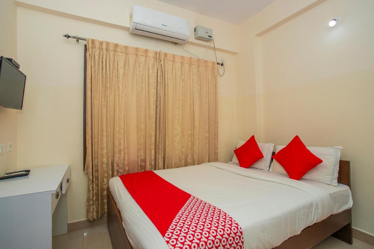 Готель Oyo 4797 Lulu Hospitality Yelahanka Екстер'єр фото
