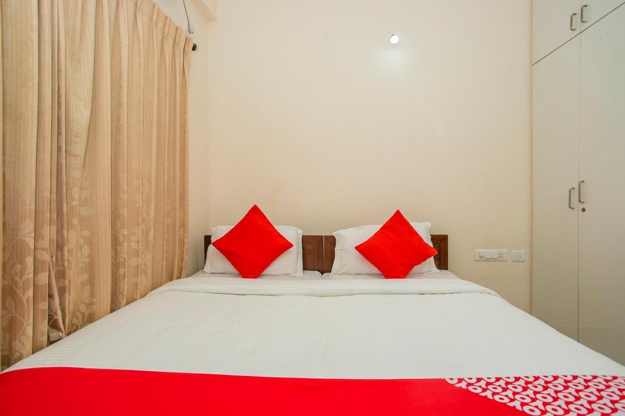 Готель Oyo 4797 Lulu Hospitality Yelahanka Екстер'єр фото