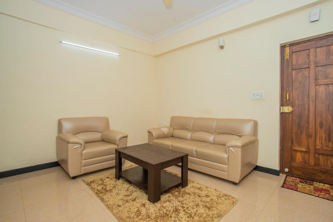 Готель Oyo 4797 Lulu Hospitality Yelahanka Екстер'єр фото