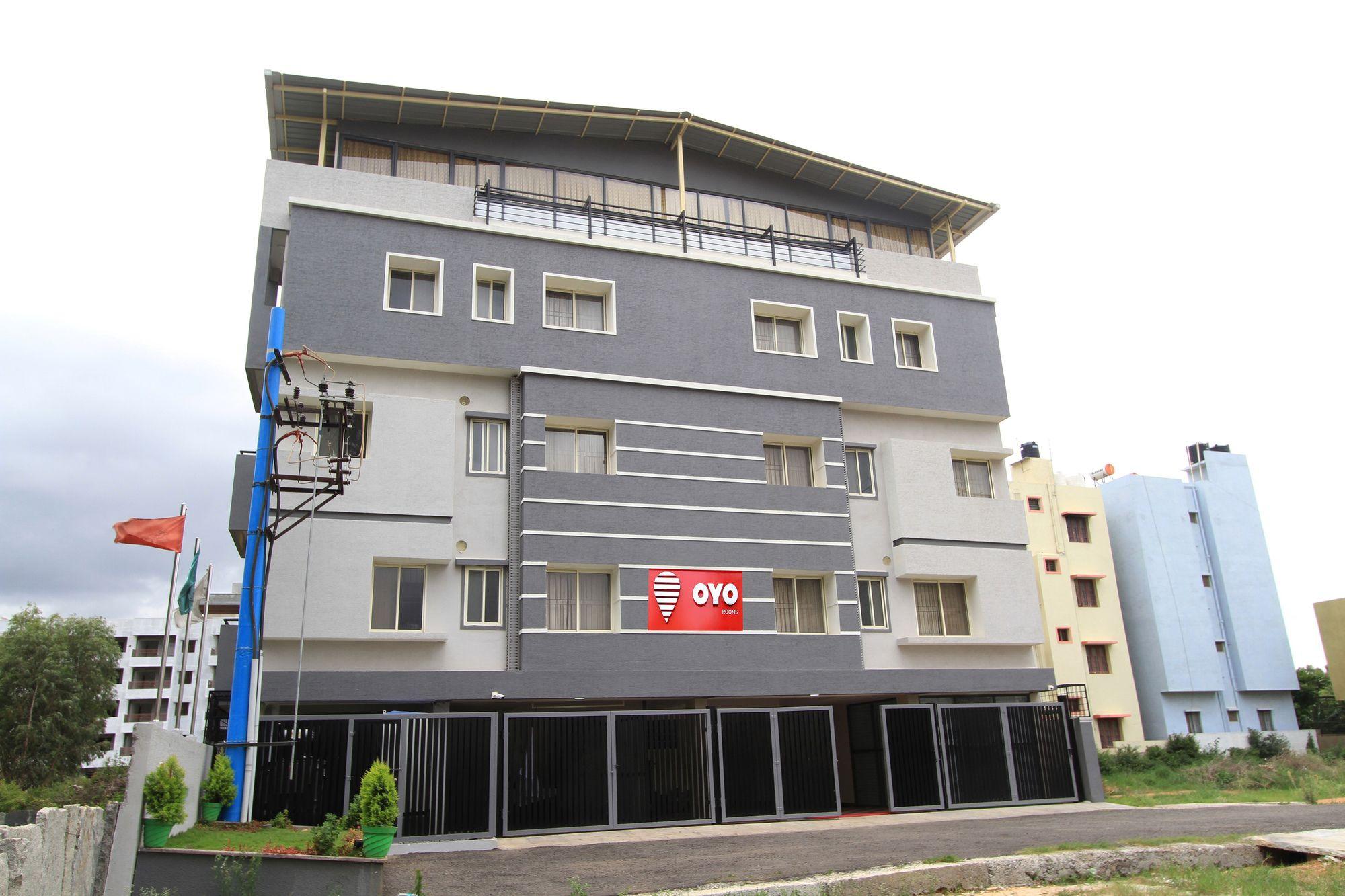 Готель Oyo 4797 Lulu Hospitality Yelahanka Екстер'єр фото