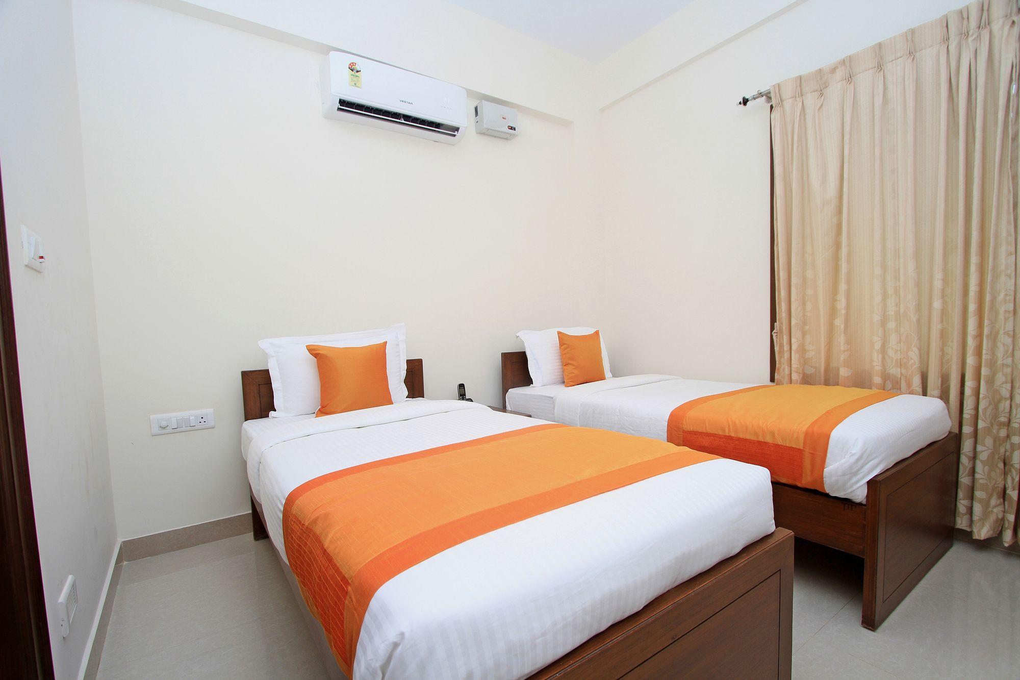 Готель Oyo 4797 Lulu Hospitality Yelahanka Екстер'єр фото