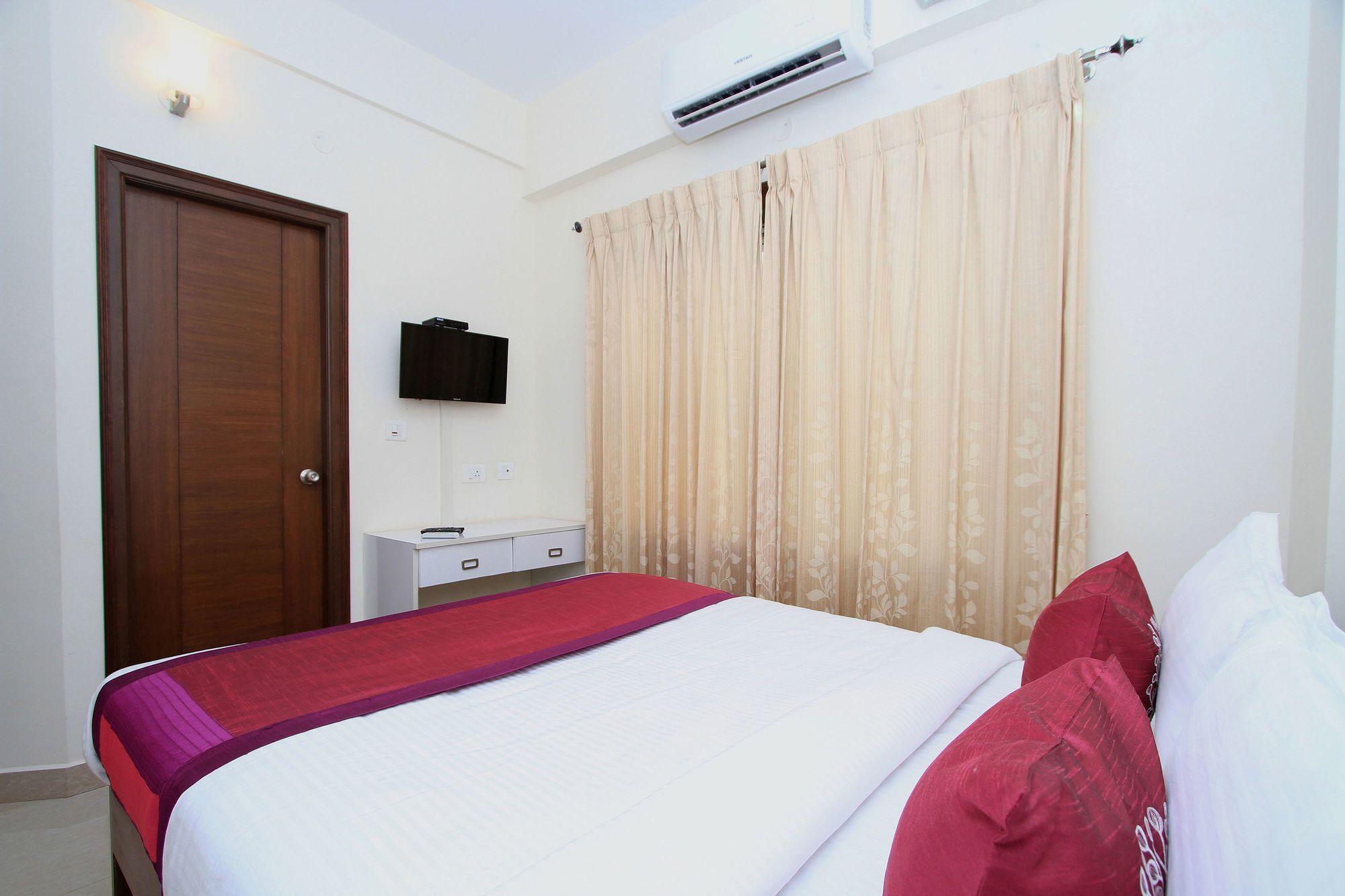 Готель Oyo 4797 Lulu Hospitality Yelahanka Екстер'єр фото