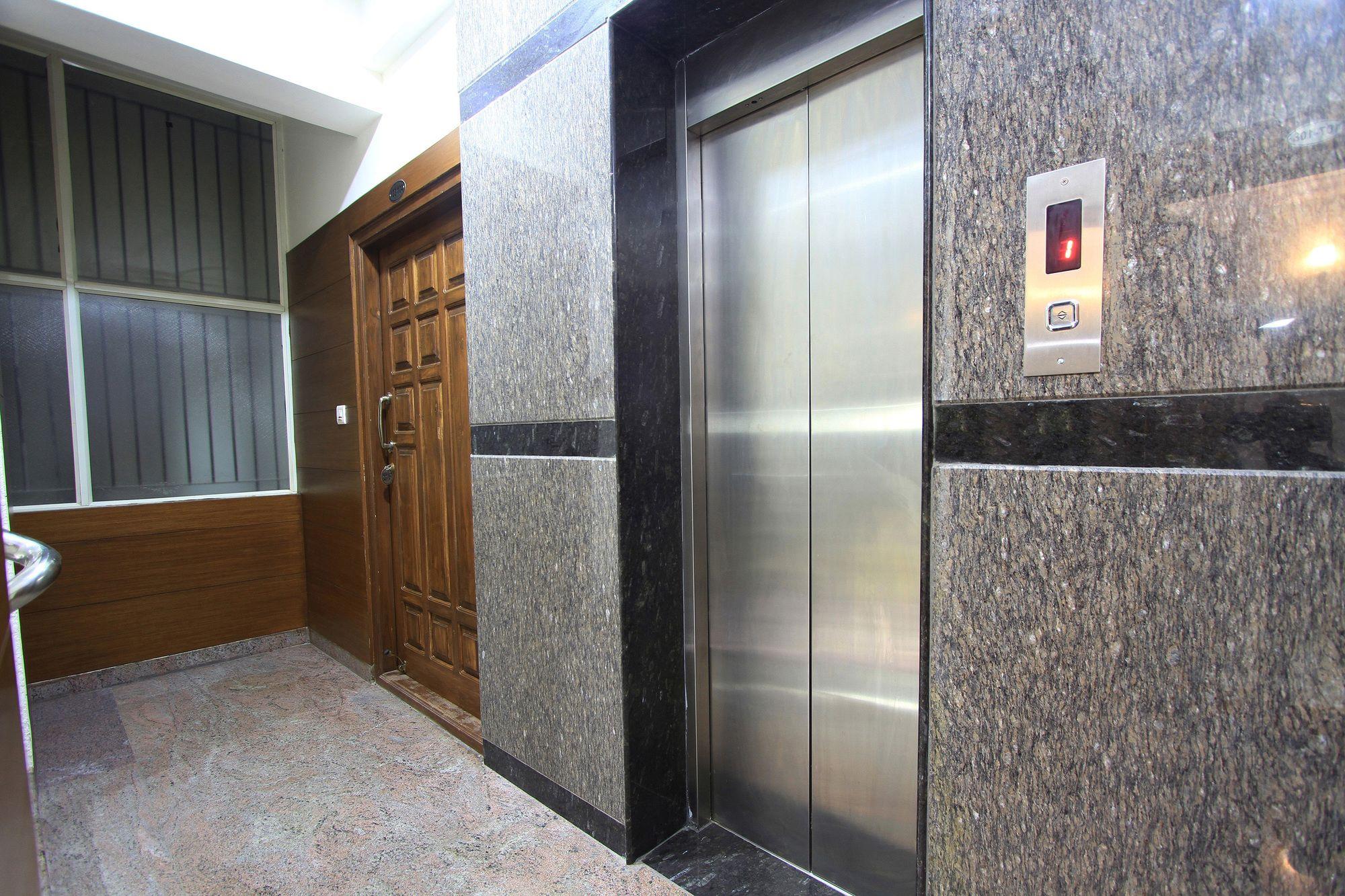 Готель Oyo 4797 Lulu Hospitality Yelahanka Екстер'єр фото