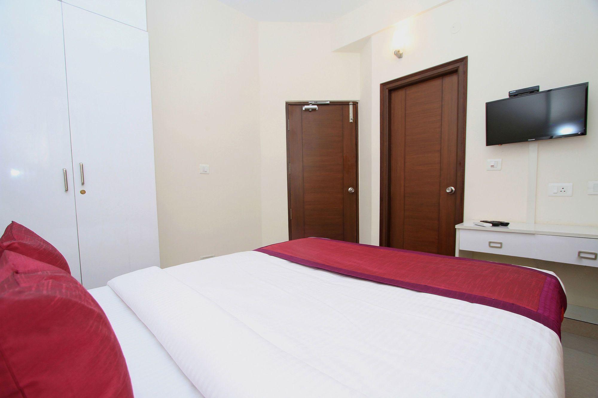 Готель Oyo 4797 Lulu Hospitality Yelahanka Екстер'єр фото