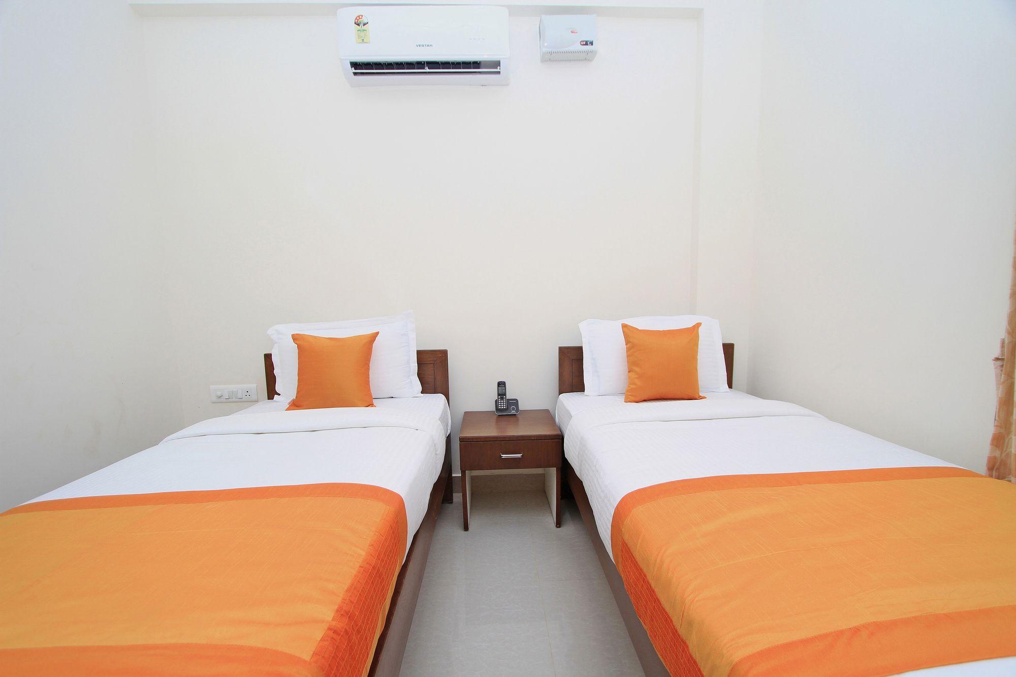 Готель Oyo 4797 Lulu Hospitality Yelahanka Екстер'єр фото